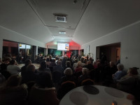 Wspólne śpiewanie pieśni patriotycznych