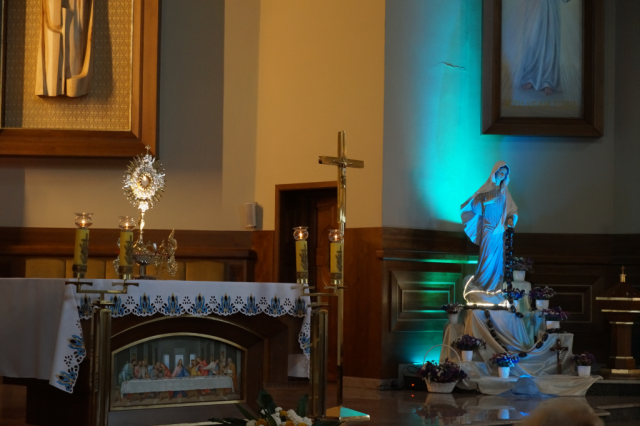 Adoracja podczas nabożeństwa 40-godzinnego